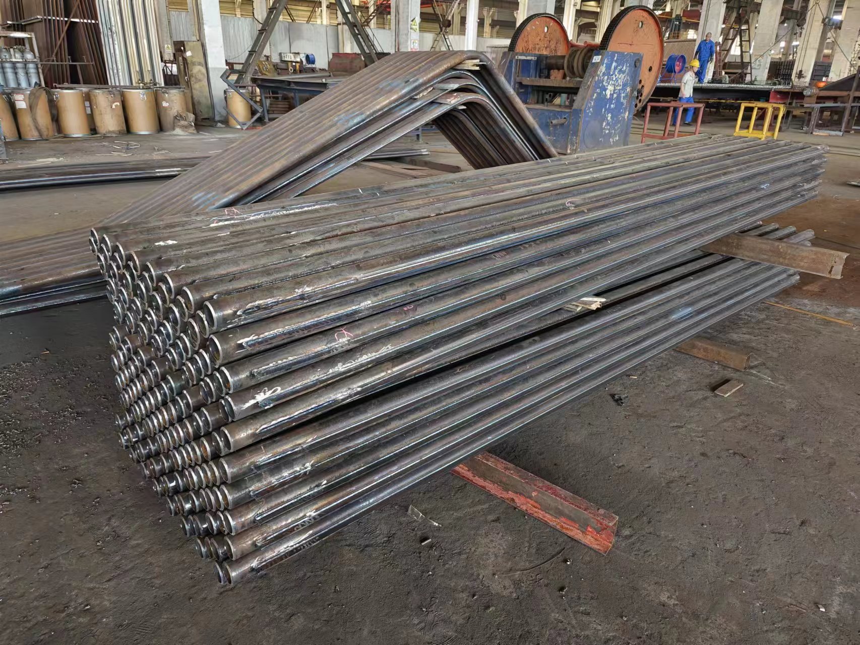 φ60.3×7.5\SA-210C 水冷壁帶鰭片內(nèi)螺紋管，帶鰭片。2）附質(zhì)量證明書，3）品牌：武鍋、東鍋、哈鍋選其一