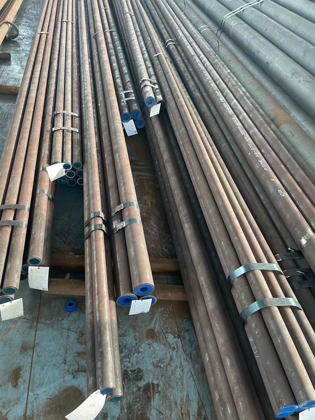 乙烯裝置超高壓蒸汽管道設(shè)計溫度545℃，設(shè)計壓力13.5MPa，設(shè)計選用A335-P91鋼，規(guī)格Φ168.3×14.27~Φ609.6×46.02