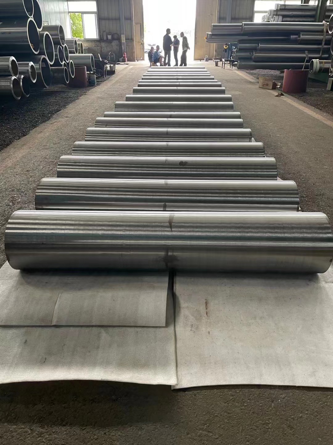 乙烯裝置超高壓蒸汽管道設(shè)計溫度545℃，設(shè)計壓力13.5MPa，設(shè)計選用A335-P91鋼，規(guī)格Φ168.3×14.27~Φ609.6×46.02