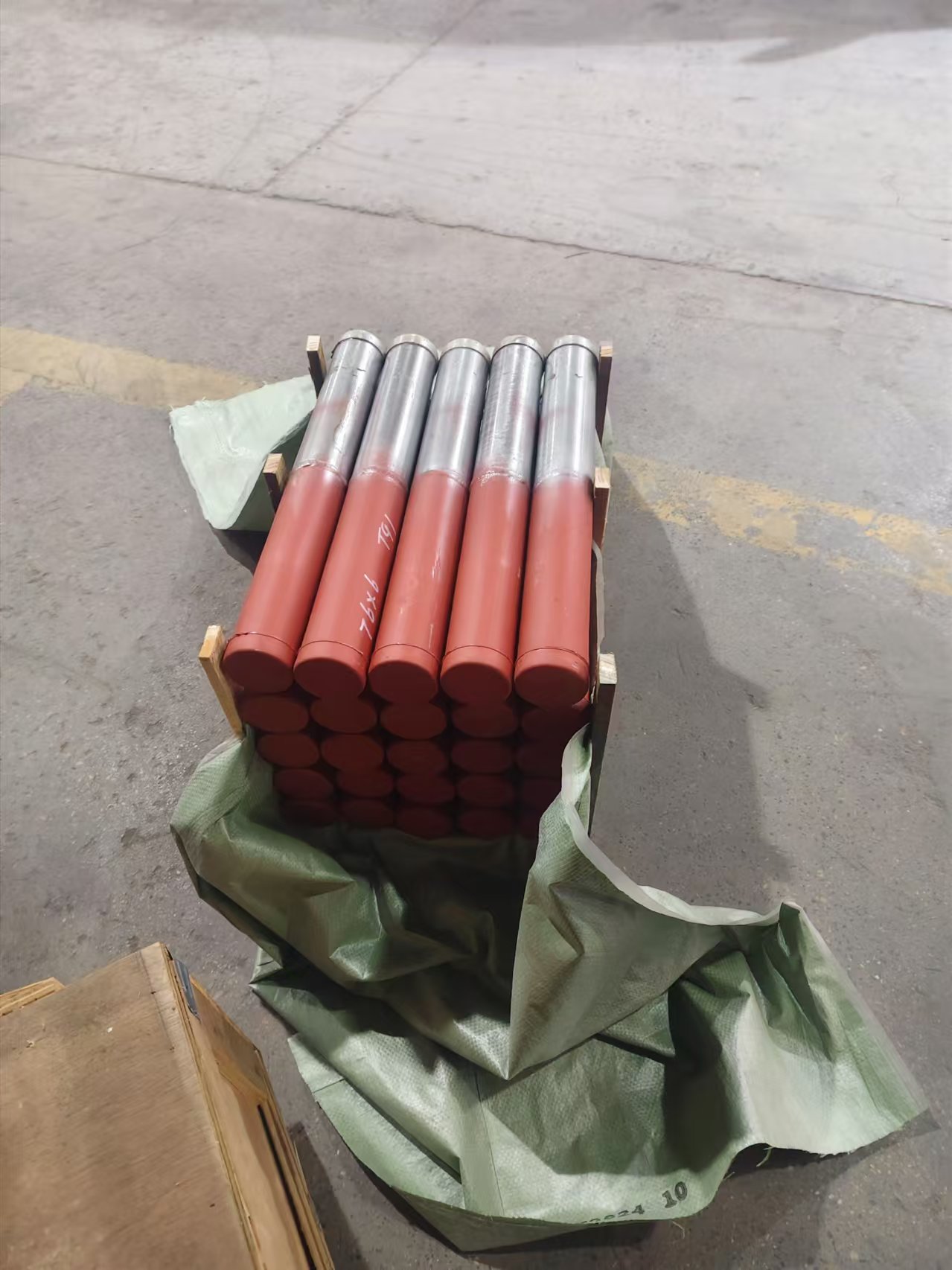 規(guī)格：ф76×6，長(zhǎng)度600mm，材質(zhì)：SA-213TP347HFG/SA-213T91,兩種材質(zhì)各300mm
